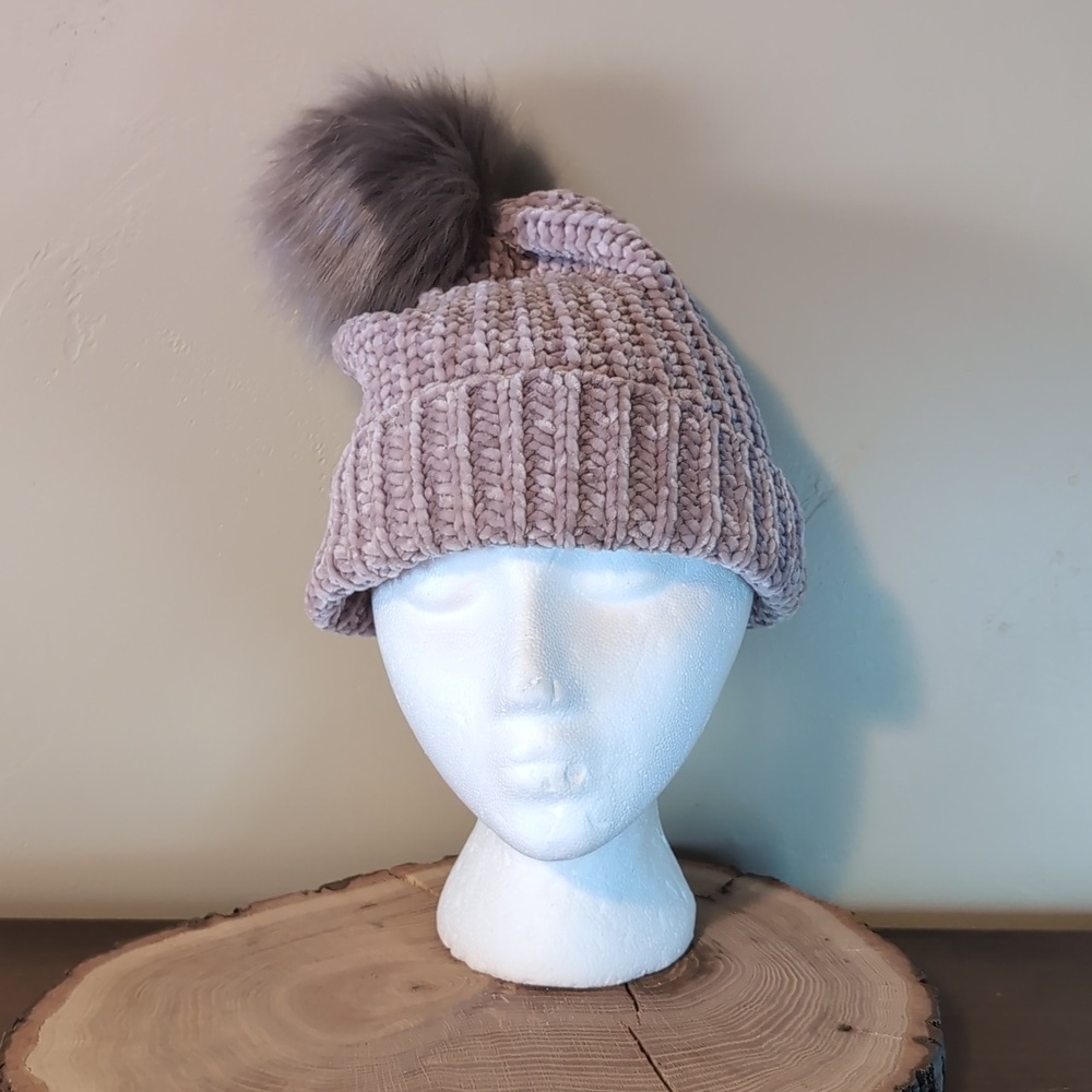 Women’s Muk Luks Faux Fur Pom Chenelle Winter Hat Beanie - Picture 7 of 9
